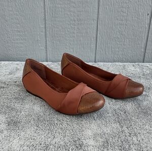 BareTraps Brown and Tan Flats